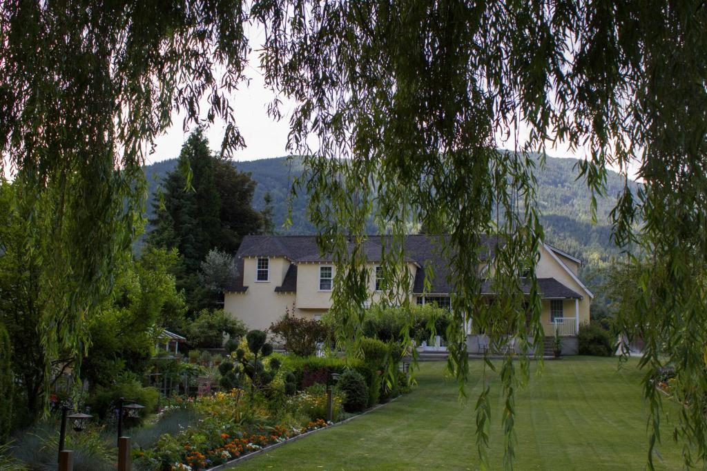Genelle House B&B Guest House Buitenkant foto