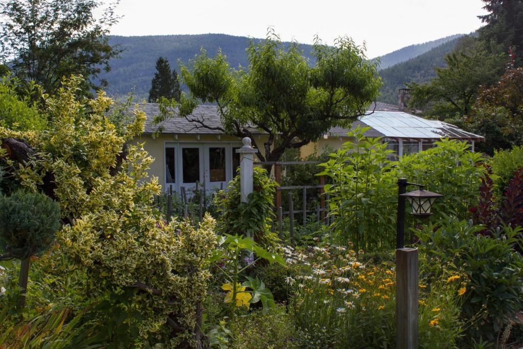 Genelle House B&B Guest House Buitenkant foto