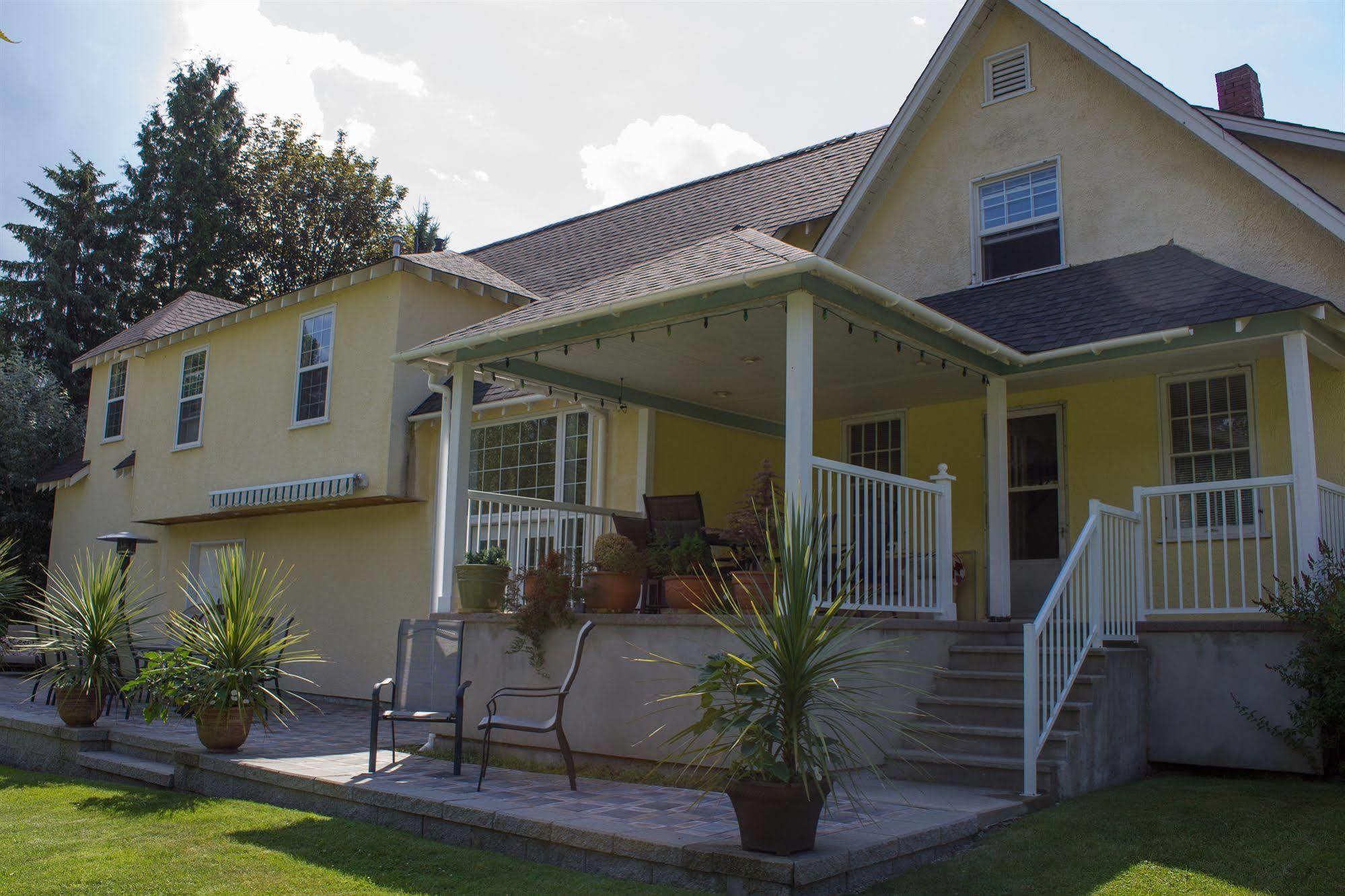 Genelle House B&B Guest House Buitenkant foto