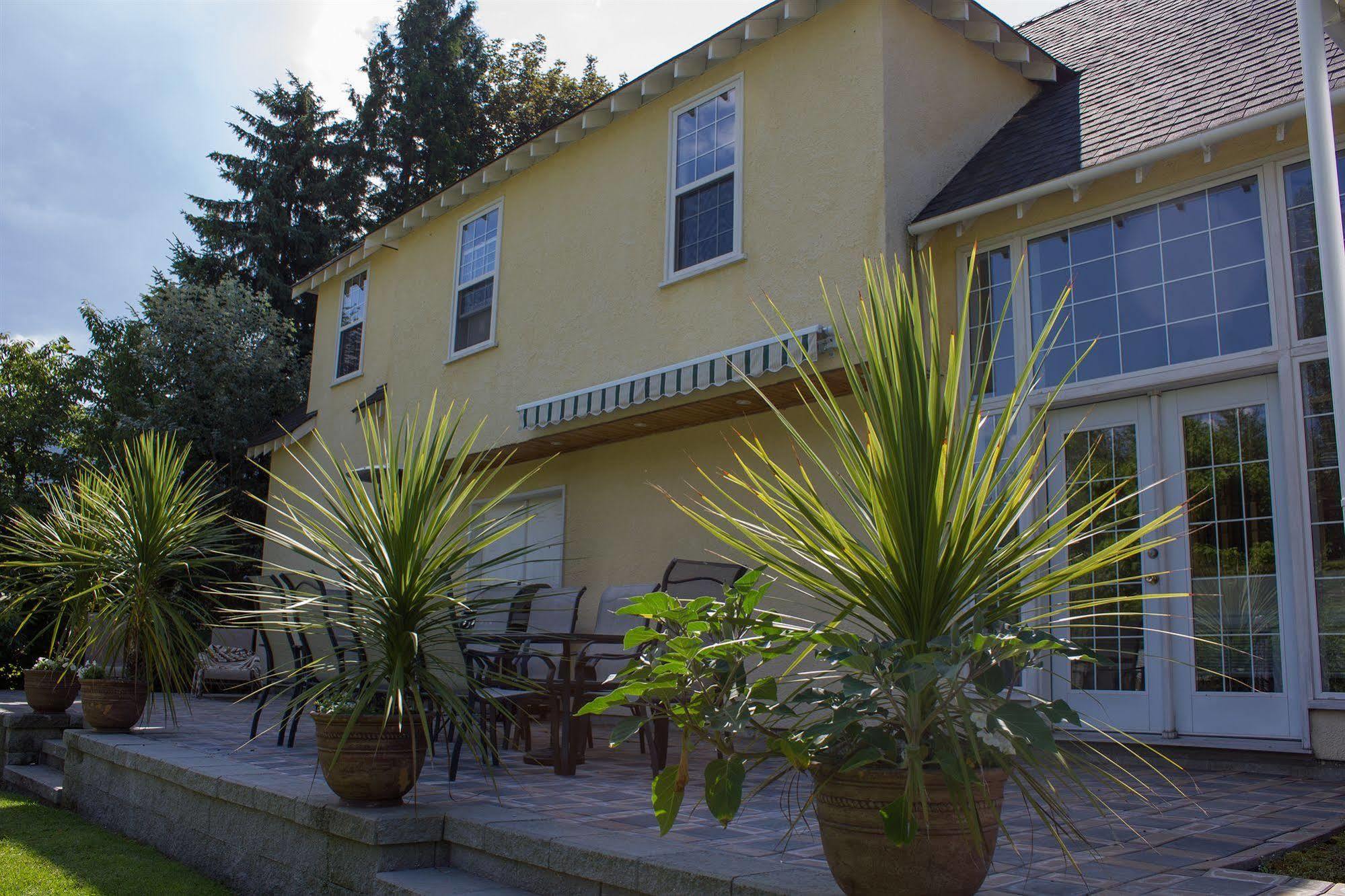 Genelle House B&B Guest House Buitenkant foto