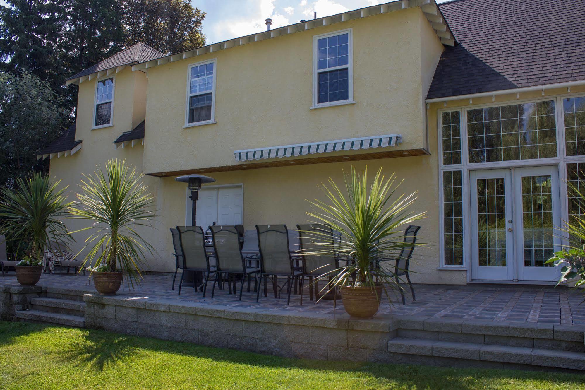 Genelle House B&B Guest House Buitenkant foto